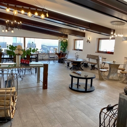 Ateli�r kov��skeho umenia UKOVMI - showroom - dizajnov� kovan� a nerezov� n�bytok, svietidl�, svietniky, krbov� s�pravy...