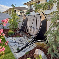 Z�hradn� kovan� hojda�ka so z�rukou kvality